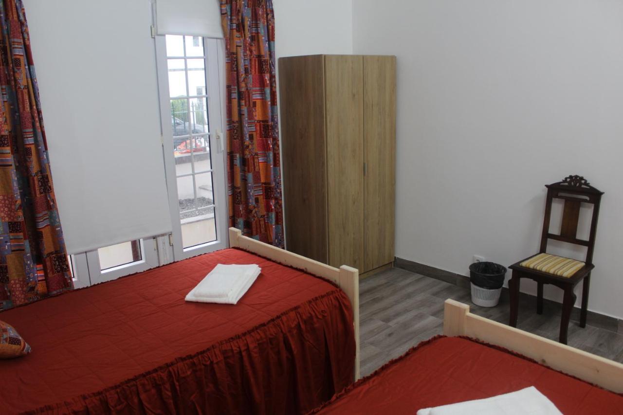 Ponta Delgada Vitorino De Nemesio Guesthouse מראה חיצוני תמונה