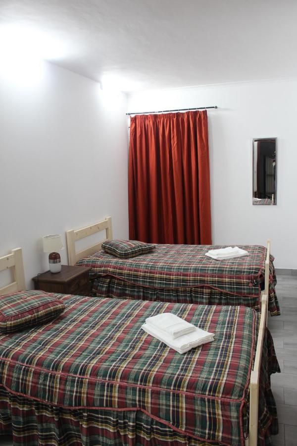 Ponta Delgada Vitorino De Nemesio Guesthouse מראה חיצוני תמונה